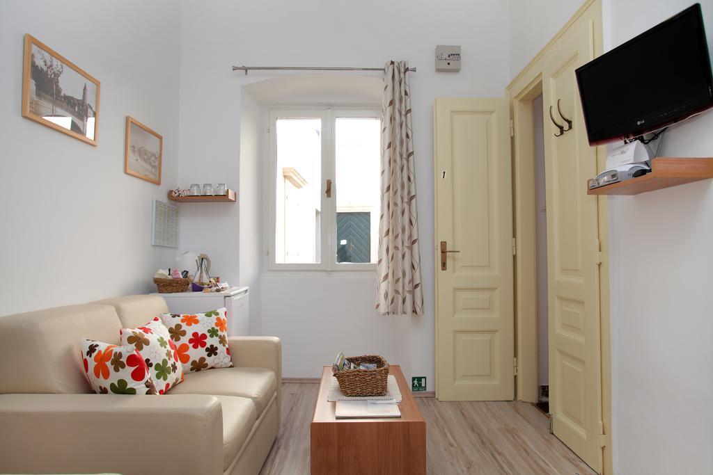 Room Mira Трогир Экстерьер фото